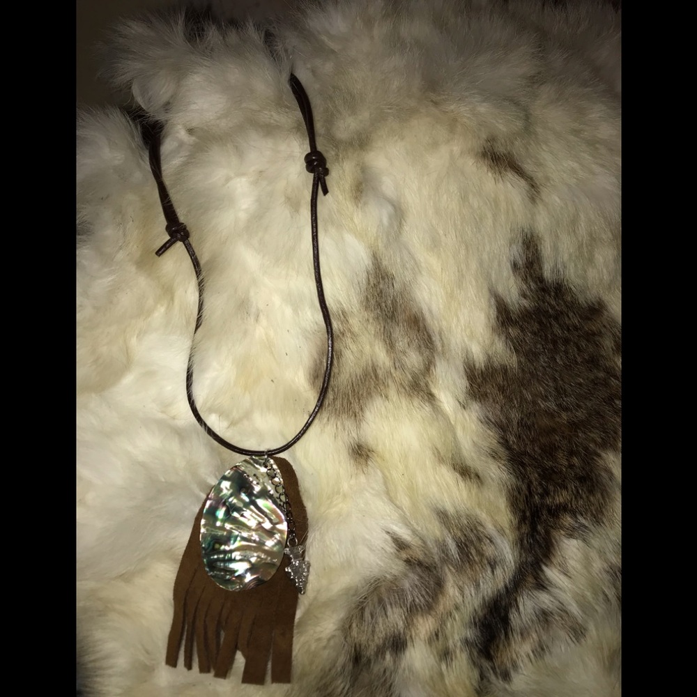 Leather tongue tassel with turtle pearl shell